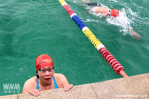 皖南电机员工俞丽琴市冬泳锦标赛上夺魁