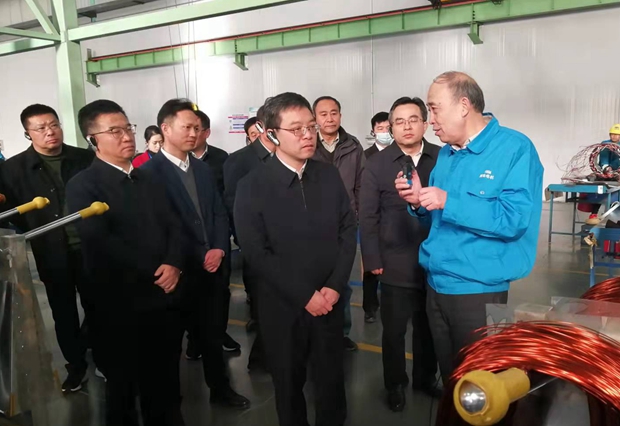 市委书记孔晓宏在皖南电气公司年产1000万kW中小功率超高效电动机制造基地项目现场
